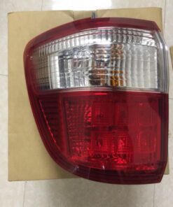ĐÈN HẬU MIẾNG NGOÀI TRÁI ( VIỀN ĐỎ) TOYOTA FORTUNER CHÍNH HÃNG 815600K110